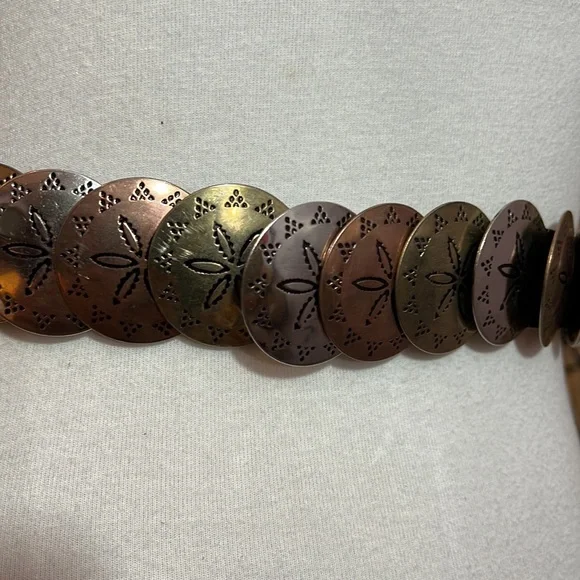 Great looking stamped metal disk elasticized belt. Approx. 25” long laid flat - Picture 2 of 3